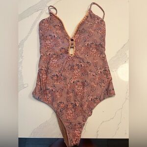 O’Neill Keyhole detail one piece swimsuit